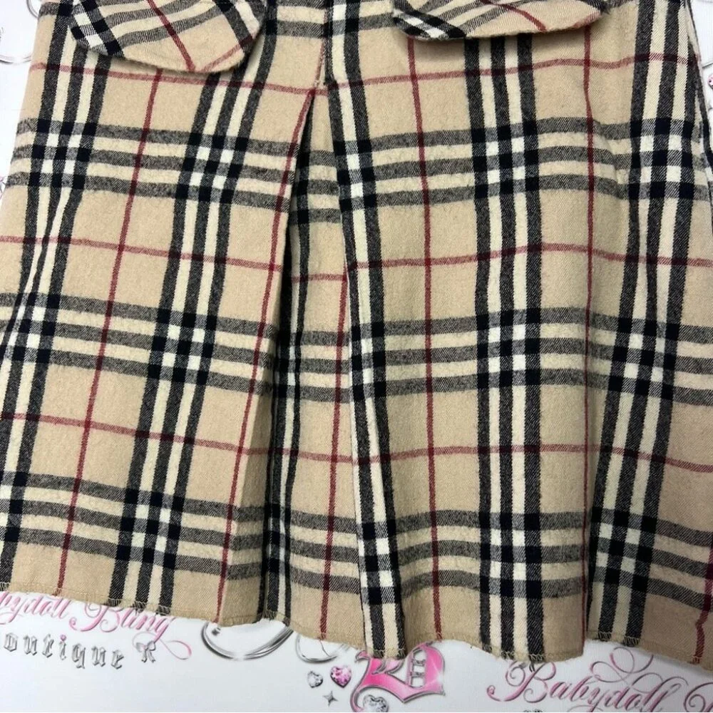Burberry skirt plaid nova check print pleated pockets on back cute school girl